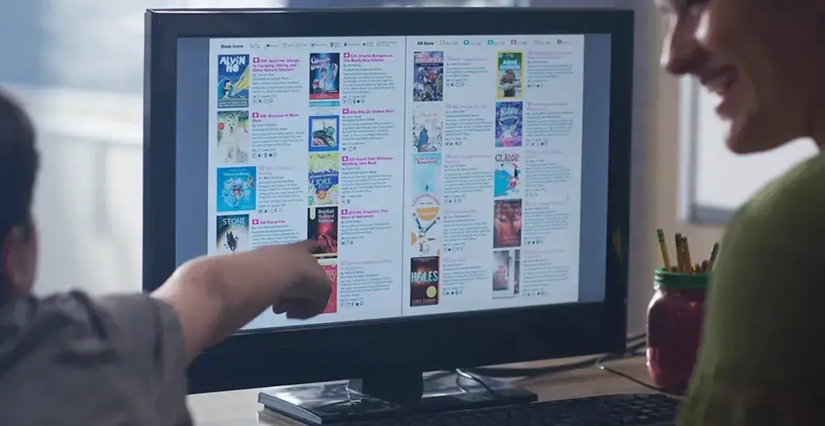 Teacher helps kid select books online