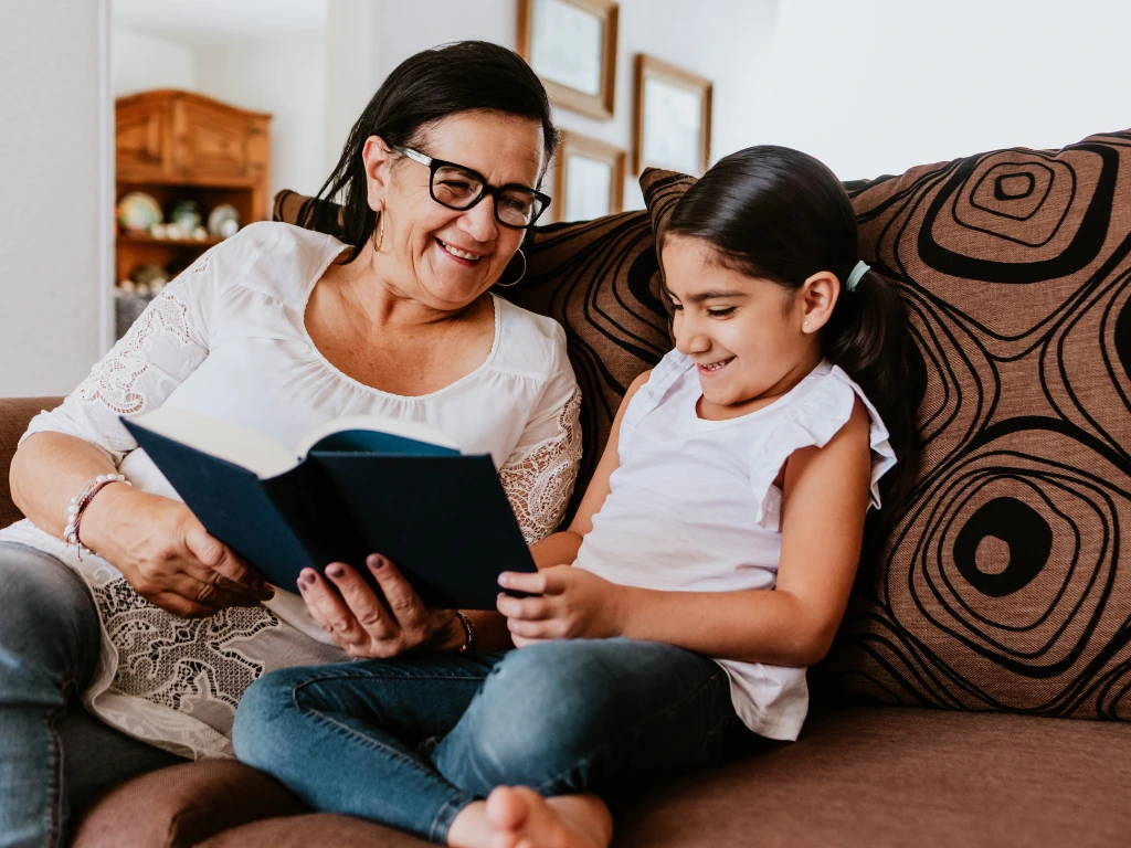 Kids Read Now is supporting bilingual literacy - multiple generations in a Latino/Hispanic family read a bilingual book together at home